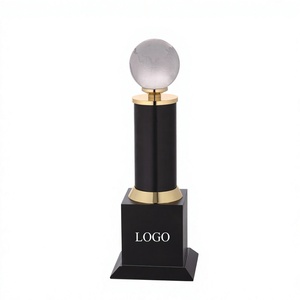 Trofeo metálico personalizado con opción de grabado personalizado para premios empresariales, reconocimiento a empleados y logros especiales. - Product Image 1