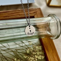 Collier personnalisé MECYLIFE avec un point d'interrogation et un signe d'espoir, cadeau de Noël significatif pour grand-mère et mère, pendentif en or