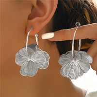 Pendientes Florales de Lujo Europeos y Americanos, Exclusivos, Modernos y Elegantes, con Pétalos Huecos, Joyería para Mujer