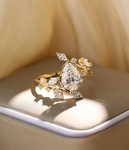 Bague unique en or avec diamant de laboratoire taille marquise brillant, sertie à griffes, certifiée IGI – Tendance, élégante, scintillante, cadeau idéal - Product Image 1