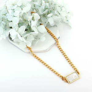 Collar con Colgante de Cadena Cubana, Diseño Nuevo y Popular del 2022, en Acero Inoxidable con Baño de Oro de 18k - Product Image 5