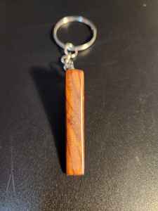 Porte-clés élégants en résine et en bois, fabriqués à partir de bois naturel et de résine, accessoire artisanal élégant pour un usage quotidien - Product Image 5