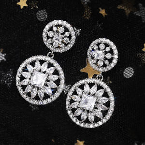 Orecchini Sorria in Oro Bianco con Diamanti Taglio Brillante Rotondo Colore G, Gioielli da Sposa di Lusso Naturali da Donna con Montatura in Argento - Product Image 3