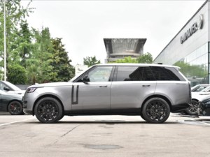 سيارة رينج روفر 2025 الجديدة، محرك 3.0 لتر 6 سلندر، 300-400 حصان، الإصدار الفاخر عالي الجودة يعمل بالوقود - Product Image 4