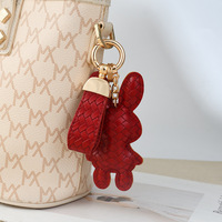 Pendentifs en cuir en forme d'ours en peluche les plus vendus, idéaux comme cadeaux d'affaires et décorations de porte-clés. Mignons, vente en gros, ODM, OEM.