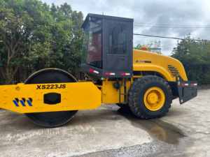 China Brand XS223JS 22 Ton Single Drum Vibratory Road <b>Roller</b> SDEC Engine 22000kg Compactor For Highway Construction - Product Image 4