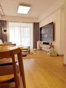 Suelo SPC Antideslizante con Aspecto de Madera, 5mm/6mm/7mm, Capa de Desgaste de 0.3mm/0.5mm, Suelo Vinílico de PVC Impermeable para Uso Público y Doméstico - Product Image 1