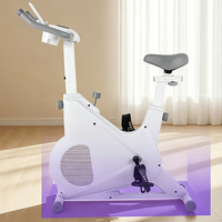 Vélo d'exercice à domicile blanc avec transmission par courroie magnétique, support pour tablette et porte-gobelet pour un entraînement cardio confortable en intérieur