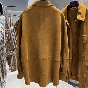 <span class=keywords><strong>Giacca</strong></span> in Vera <span class=keywords><strong>Pelle</strong></span> Scamosciata Oversize Monopetto da Donna Autunno 2025 - Product Image 2