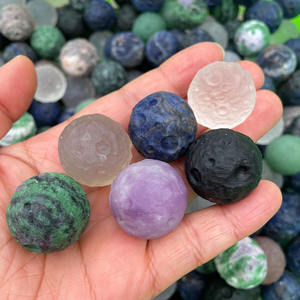Commercio all'ingrosso intagliato a mano lune di cristallo di quarzo rosa Howlite Sodalite nero ossidiana realistico <span class=keywords><strong>pianeta</strong></span> <span class=keywords><strong>luna</strong></span> palla - Product Image 3