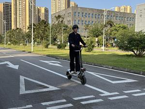 สกู๊ตเตอร์พับได้อัจฉริยะพร้อม GPS ควบคุมผ่านแอพ ดีไซน์กันน้ำรับน้ำหนักได้มาก เหมาะสำหรับการเดินทางในเมืองและการเดินทางประจำวัน - Product Image 5