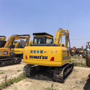 Excavatrice d'occasion Komatsu PC130 polyvalente pour projets de taille moyenne à petite, double avantage : performance et rentabilité - Product Image 4