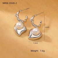 Vente de liquidation de bijoux de Yiwu en gros, boucles d'oreilles en acier inoxydable argentées avec perles, boucles d'oreilles tendance à clous et pendantes pour femmes