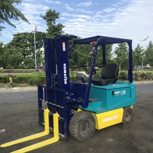 Montacargas Usado Komatsu de 2.5 Toneladas en Buen Estado, Eléctrico, con 4.7 Metros de Alcance y Batería de Larga Duración - Product Image 2