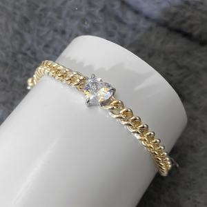 Bijoux pour femmes Accessorize Miami Bracelet chaîne cubaine plaqué or 14 carats avec breloque cœur en zircon CZ en forme de poire - Product Image 6