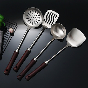 Ensemble d'ustensiles de cuisine en acier inoxydable 304 avec manche en bois, 4 pièces : spatule, louche, écumoire pour usage domestique - Product Image 1