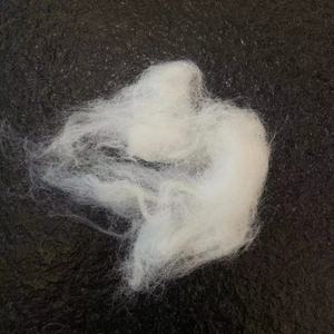 Fibre de polyamide Nylon 66 15D/17dtex*40~55mm, ondulée, semi-terne, vierge, brute, pour le filage de tampons à récurer en éponge propre - Product Image 2