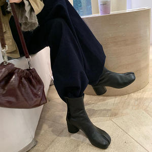 Botines Tabi de Tacón Grueso con Punta Dividida y Plataforma de 6.5cm, Versión de Cuero Vacuno, Ajuste Delgado, Casuales, Antideslizantes para Mujer - Product Image 3