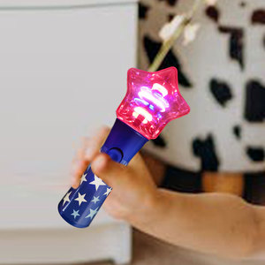 Trung Quốc Lớn Cầu Vồng <span class=keywords><strong>LED</strong></span> <span class=keywords><strong>Spinner</strong></span> Cây Đũa Phép Cho Trẻ Em Giá Rẻ Ủng Hộ Đảng Với 1rbw Đèn Năm Sao Màu Xanh Đỏ Xử Lý Cho Quay Đồ Chơi - Product Image 4