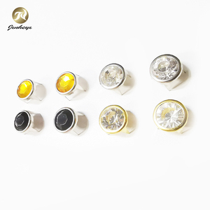 Placage de pierre de décoration de vêtement en métal personnalisé de toutes les couleurs pour sacs Rivets à griffes en strass - Product Image 5