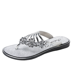 Chanclas planas con flores de diamantes de imitación para mujer, con tiras metálicas, fáciles de poner, para verano, playa, informales. - Product Image 6