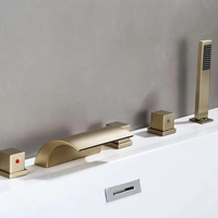 Robinet de baignoire cascade à poser sur le rebord, ensemble 5 trous avec douchette et contrôle précis de la température pour salle de bain moderne