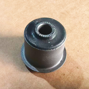 Silentbloc supérieur de suspension SsangYong 44412-08000 en caoutchouc pour bras de commande de châssis automobile - Product Image 2