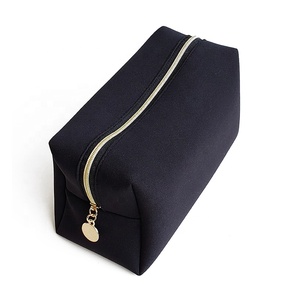 Spaziosa custodia da viaggio in Neoprene per gli elementi essenziali - Product Image 3