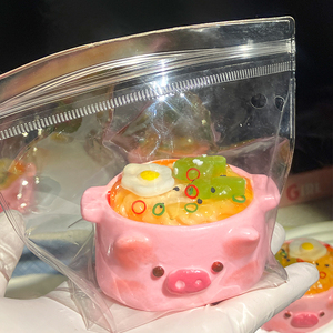 Jouet souple en TPR en forme de cochon, jouet à presser anti-stress en forme de bol de nouilles instantanées, cadeau mignon en forme d'animal - Product Image 3