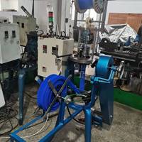 Machine à tricoter circulaire, cordon en fil plat bleu pour la fabrication de maille