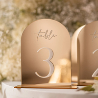 Support de numéros de table de mariage en acrylique à arc transparent avec carte de place en plexiglas à dessus arqué vierge et porte-numéros de table