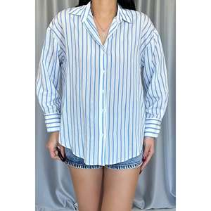 เสื้อเชิ้ตผู้หญิงลายทางสีน้ำเงิน กระดุมหน้า สไตล์ลำลอง ผ้าป๊อปลิน ใส่ได้ทุกวัน ดีไซน์เรียบง่าย แขนยาว - Product Image 2