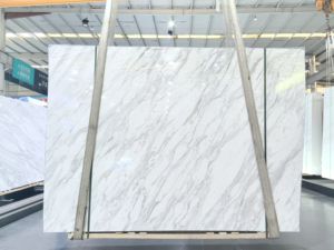 Dalles de marbre blanc grec Volakas en dolomite, pierre naturelle de haute qualité, polies, imperméables, modernes, OEM/ODM Goldtop Stone - Product Image 1