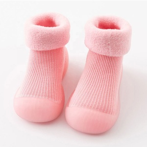 Vente en gros de <span class=keywords><strong>chaussettes</strong></span> d'hiver épaisses en éponge pour bébé, enfant en bas âge, chaussures de marche chaudes et antidérapantes, <span class=keywords><strong>chaussettes</strong></span> avec semelle en caoutchouc - Product Image 6