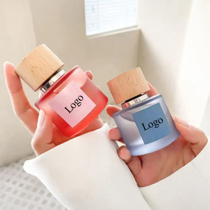 All'ingrosso personalizzato 30ml, 50ml, bottiglia di profumo in vetro smerigliato rotondo da 100ml, bottiglia di profumo Spray in legno - Product Image 1