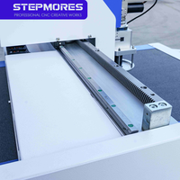 Machine de découpe CNC professionnelle à couteau oscillant 1325 pour PTFE, cuir, carton, mousse, liège, tapis avec moteur servo et table à vide