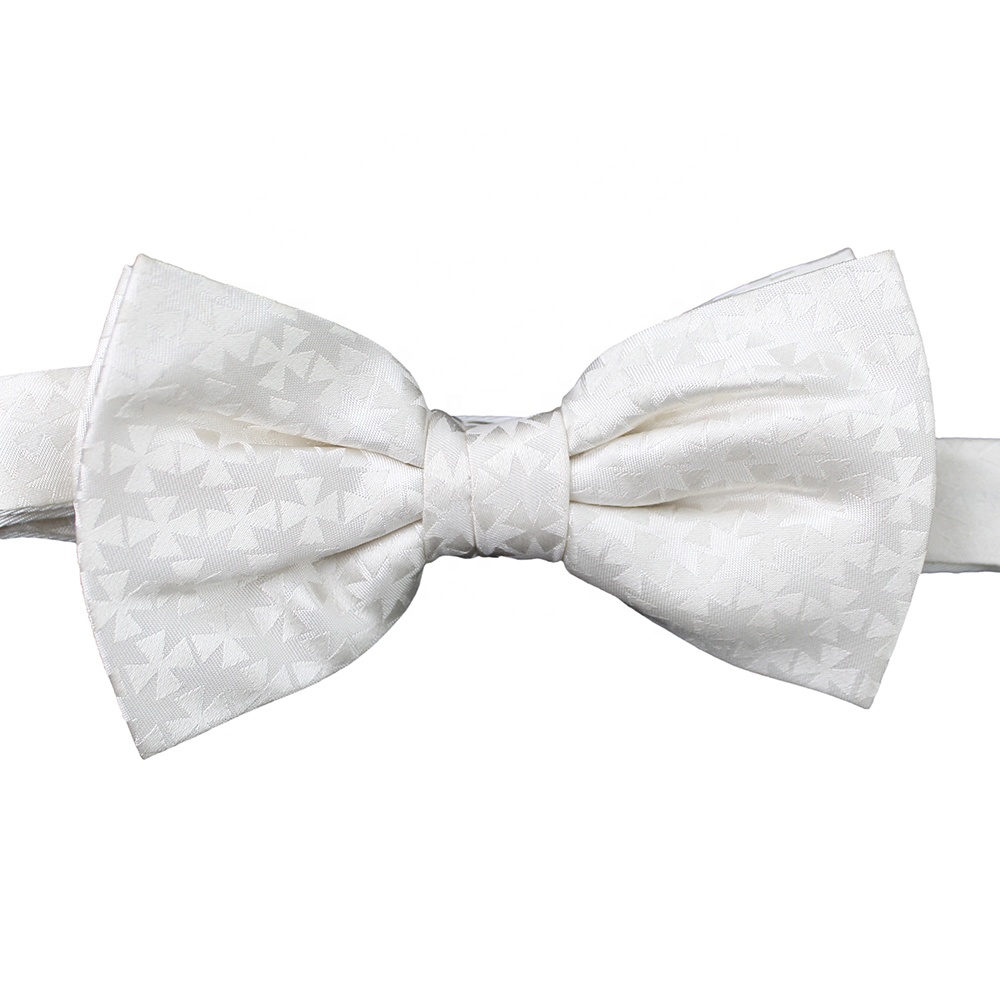 Clip De Corbata De Carnero Elegante Grabado En Tono Plateado Clip De Corbata De Carnero Elegante Grabado En Tono Plateado