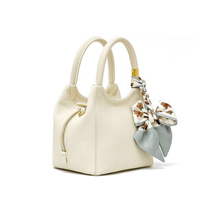 Sac seau vintage haut de gamme en cuir de vachette pleine fleur pour femme avec fermeture éclair et bandoulière réglable - Product Image 1