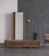 Console multimédia minimaliste en bois avec façade à lattes, idéale pour les intérieurs modernes, finition de couleur marron, grand espace de rangement