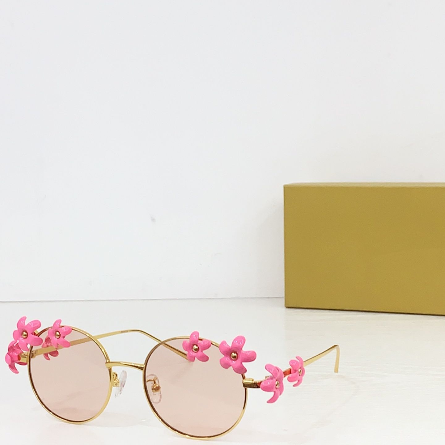 สีกากี + ชมพู