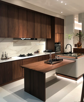 Meubles de cuisine modernes en placage de bois, ensemble de cuisine modulaire sur mesure, îlot de salle à manger intégré, table, plan de travail en quartz pour villa et maison