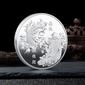 Pièce de monnaie plaquée or et <span class=keywords><strong>argent</strong></span>, souvenir rare de carpe koï de couleur chanceuse, fabriquée en Chine, à <span class=keywords><strong>acheter</strong></span> - Product Image 4