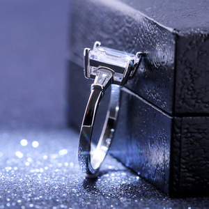 Anello da Donna per Fidanzamento e Matrimonio, Taglio Quadrato con Zircone, Elegante e Scintillante, in Lega Regolabile, Stile Moderno - Product Image 6
