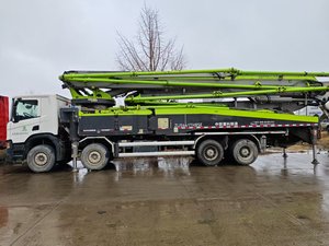 Camión Bomba de Concreto con Motor Diésel Zoomlion de 62 m de Marca China, con Productividad de 18 m/h, Origen Shanghái - Product Image 2