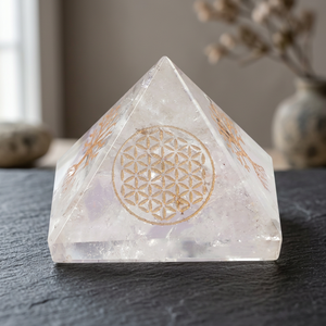 Pyramide de chakra en pierres précieuses |   Pyramide de guérison en quartz cristallin, pyramide de guérison en quartz, pyramide de chakra en pierres précieuses, pierres semi-précieuses - Product Image 3