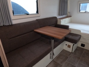 Caravane <span class=keywords><strong>de</strong></span> luxe en aluminium à double essieu, confortable pour la famille, avec cuisine et salle <span class=keywords><strong>de</strong></span> bain, idéale pour les voyages en camping-car. - Product Image 4