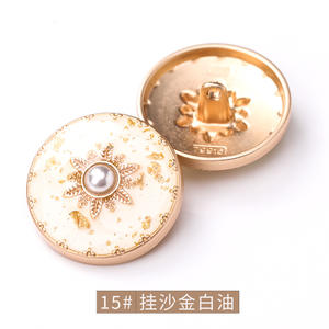 Botón de vástago clásico al por mayor botones de costura de perlas doradas botón decorativo para mujer camisa superior de moda - Product Image 4