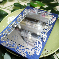 Planche grise en tissu de soie avec miroir laser acrylique et tissu bleu marine couverture rigide argent découpé au laser cartes d'invitation en acrylique miroir