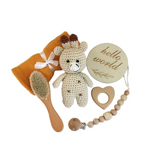 TK fait à la main en tricot de coton Amigurumi poupée girafe cerf animaux bébé douche fête boîte-cadeau avec serviette en bambou brosse de bain sucette - Product Image 1
