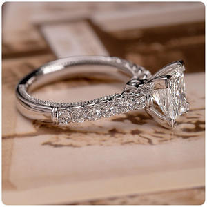 Anello con Diamante Taglio Principessa F448, Anello di Fidanzamento Classico con Diamante Naturale per Donna - Product Image 2